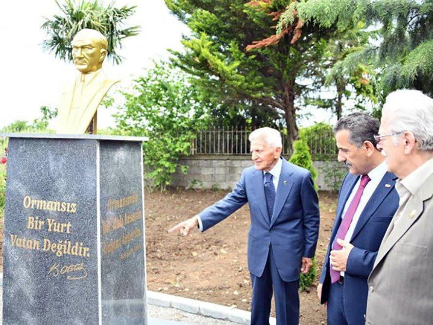 Botanik Park kurdu, Atatürk adını verdi ve belediyeye teslim etti