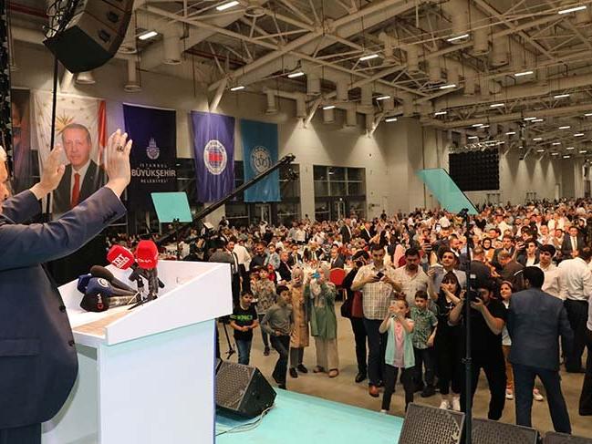 AKP'nin seçimi kaybeden adayı Yıldırım, İBB sözleşme töreninde oy istedi