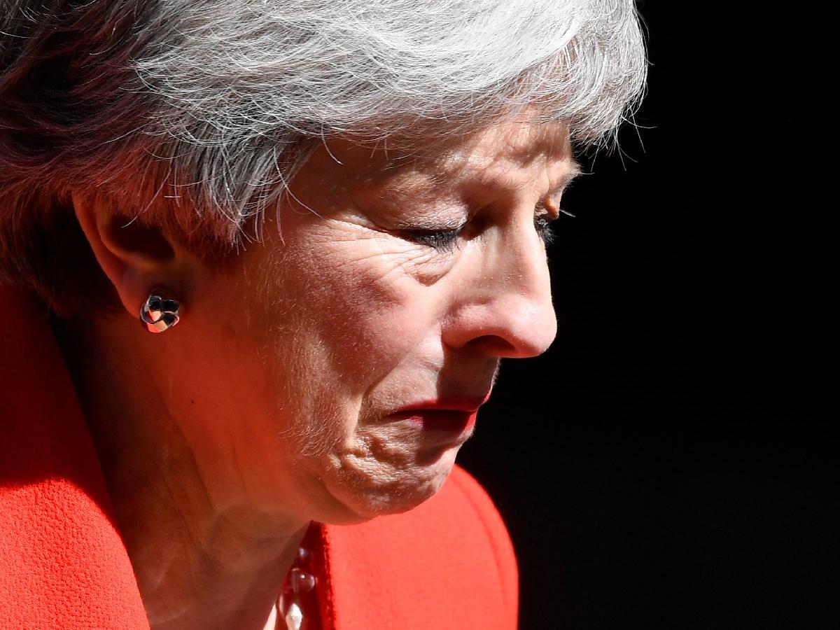 İngiltere Başbakanı May'den istifa kararı