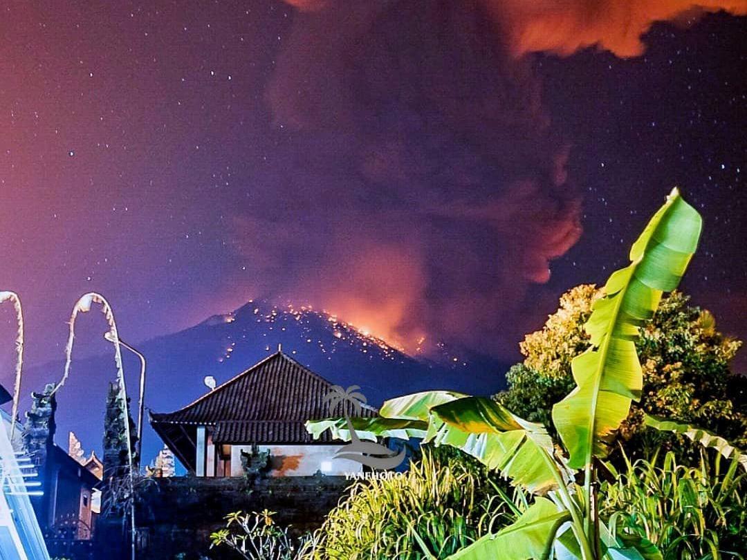 Agung'ta korkutan patlama! Uyarılar ardı ardına geliyor