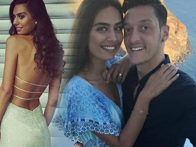Mesut Özil ve Amine Gülşe'nin düğün davetiyesi ortaya çıktı