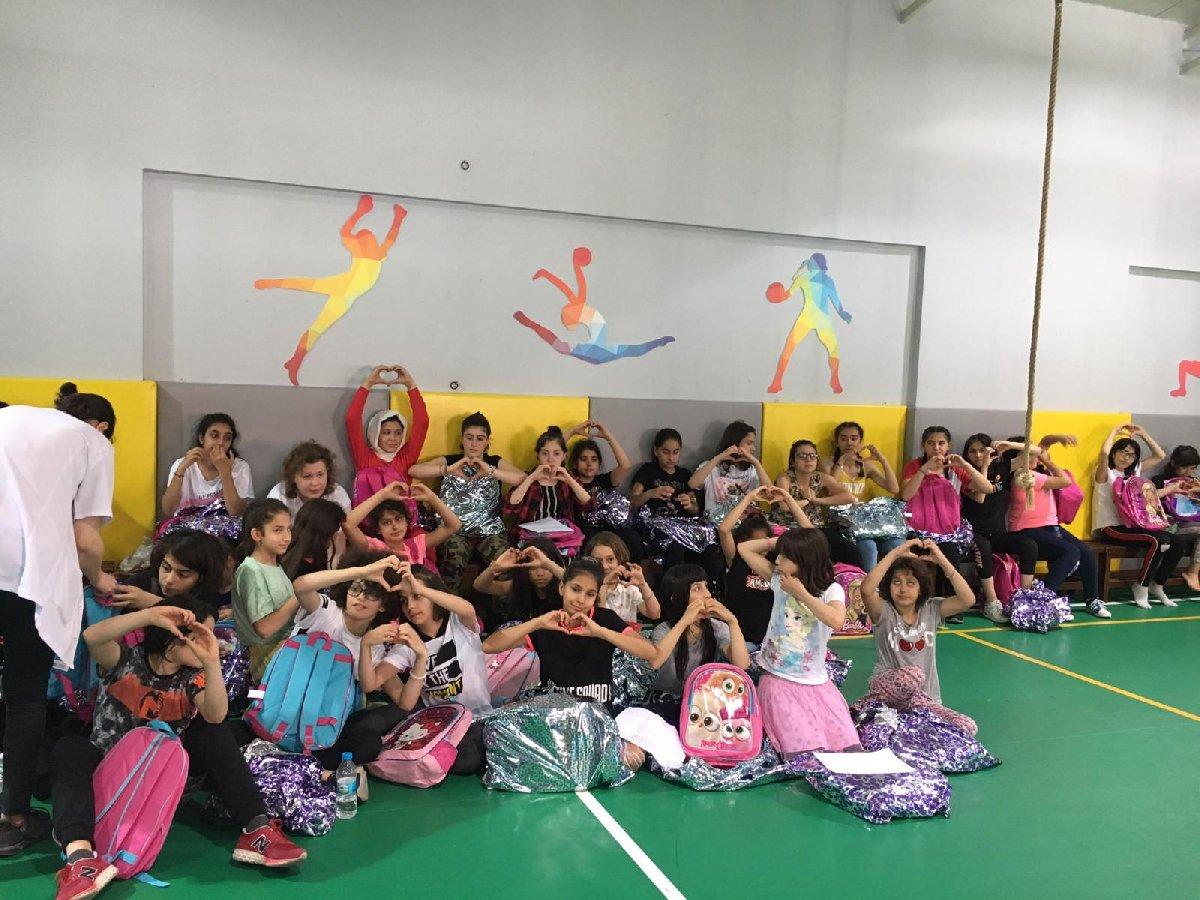 Ebru Yaşar'dan çocuklara bayram sürprizi