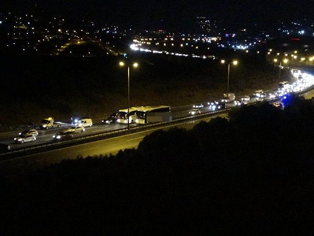 Tatilin son gününde, TEM yolu Kocaeli geçişi İstanbul yönünde yoğunluk