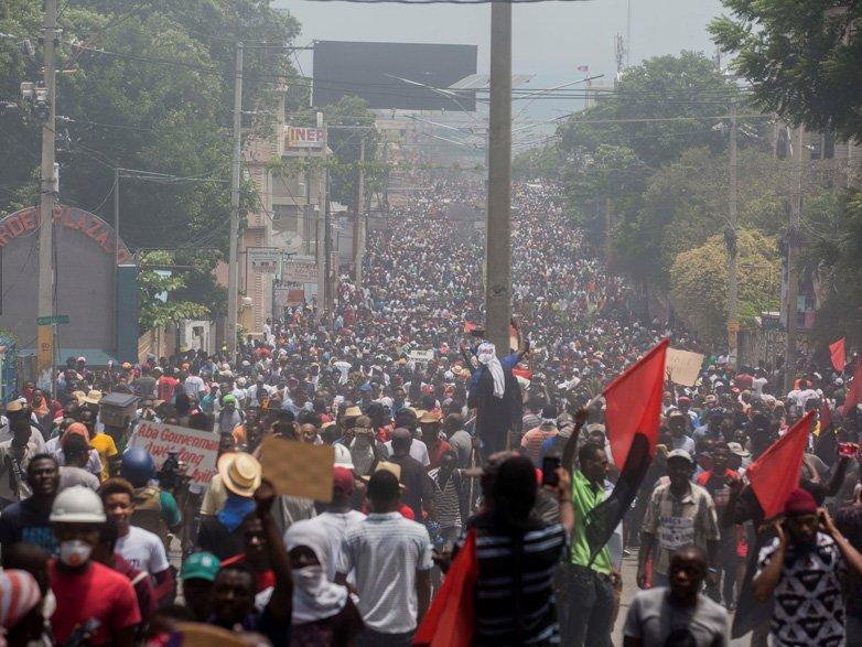 Haiti'de göstericiler sokağa indi: Ölü ve yaralılar var