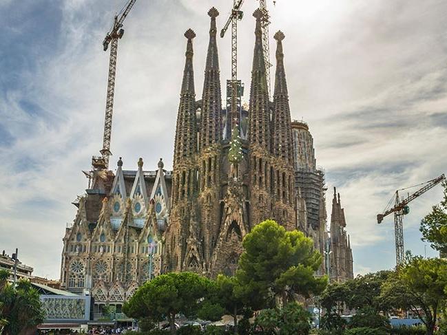 Kaçak yapılan Sagrada Familia'ya 127 yıl sonra inşaat izni