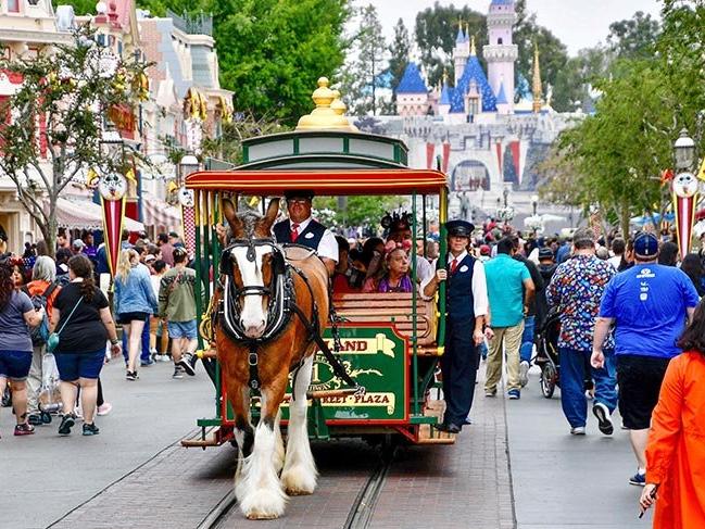 Tema parklarının ilki Disneyland 64 yaşında
