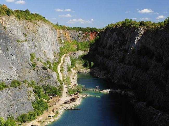 Çekya’nın eskiden maden ocağı olan kanyonu