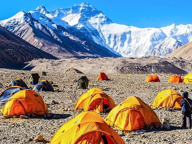 Everest'te dağcıların merkez üssü: Ana kamp