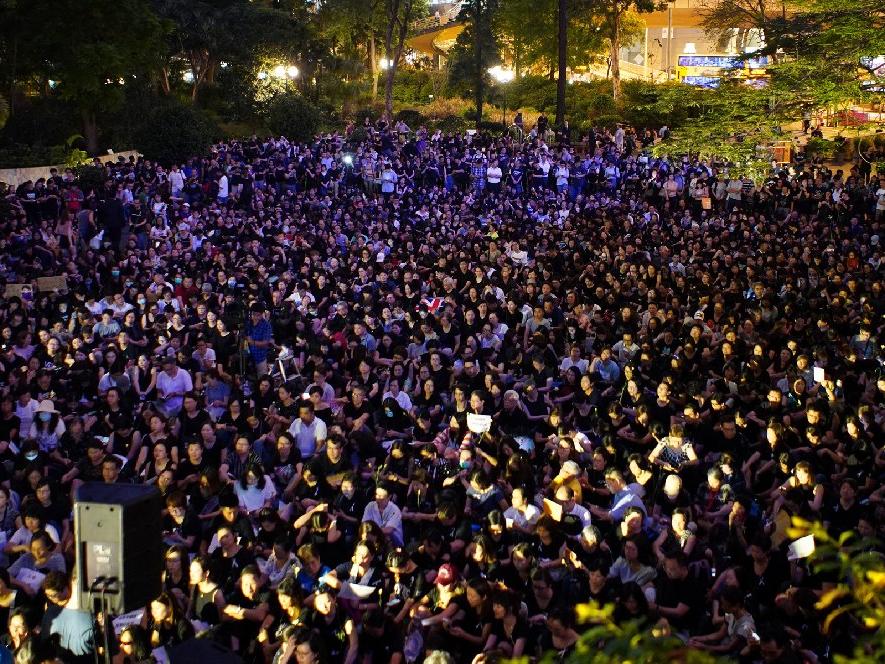 Gösteriler özerk yönetime geri adım attırdı