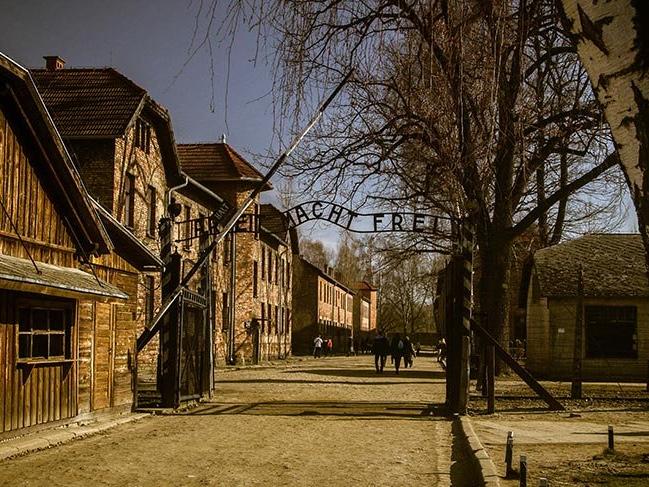 1,3 milyon kişiye mezar olan Auschwitz Kampı
