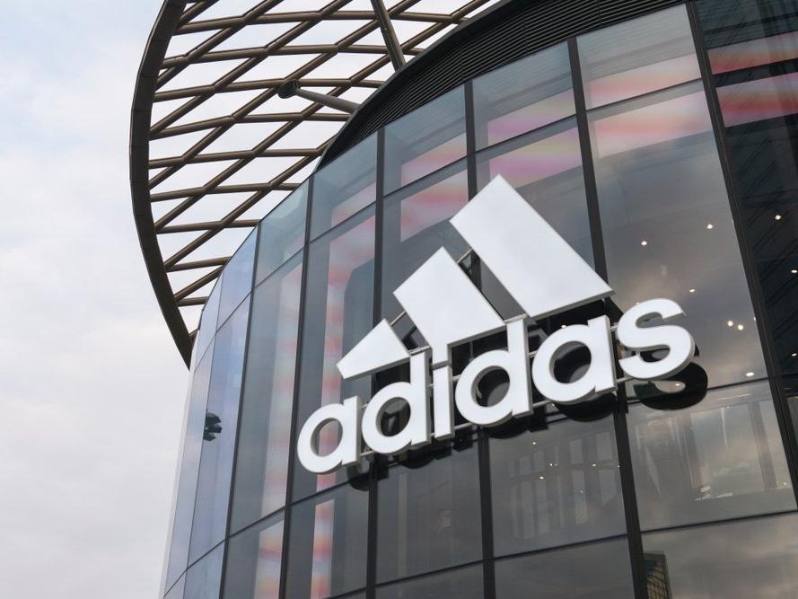 Avrupa'dan Adidas logosu kararı