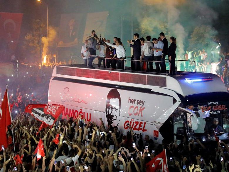 Times: Erdoğan şehirli seçmenin desteğini korumak istiyorsa değişmeli