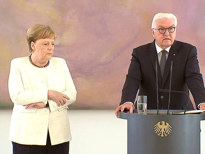 Merkel yine korkuttu... Haftalar sonra yine titreme krizine girdi