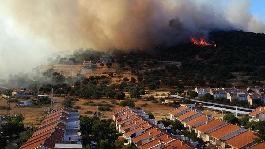 İzmir'de yazlık sitelerin yanında korkutan yangın