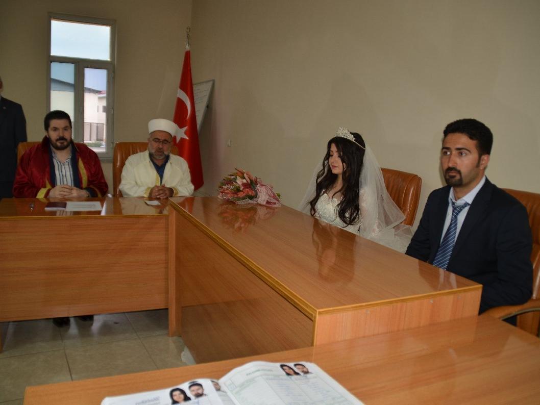 AKP'li belediyede dini nikah kıyılmaya başlandı