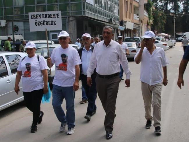 Türkiye'de ilk kez bir vatandaş, milletvekilinin özgürlüğü için yürüyüş başlattı