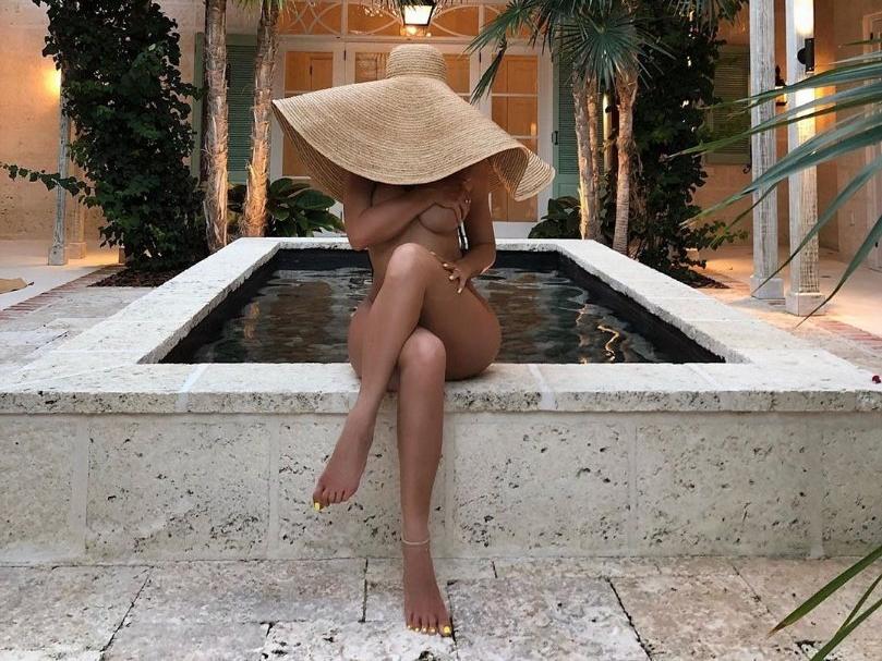 Kylie Jenner arkadaşlarını Turks&Caicos'a tatile götürdü, kesenin ağzını açtı