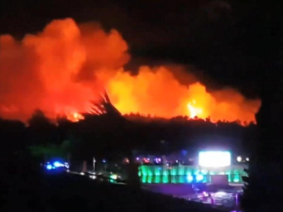Hırvatistan'da korkutan olay: Festival yakınında yangın binlerce kişi tahliye edildi