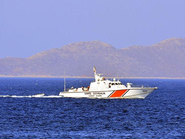 Bodrum'da kaçak göçmenleri taşıyan tekne battı: 8 kişi kurtarıldı, 1 kayıp