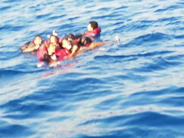 Bodrum'da kaçak göçmenlerin teknesi battı: 8 kişi kurtarıldı, 1 kayıp