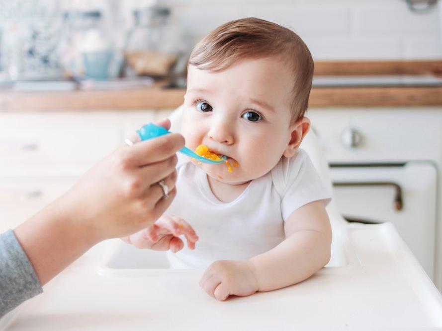 Bebeklerde ilk yıl yedirilmemesi gereken ek gıdalar nelerdir?