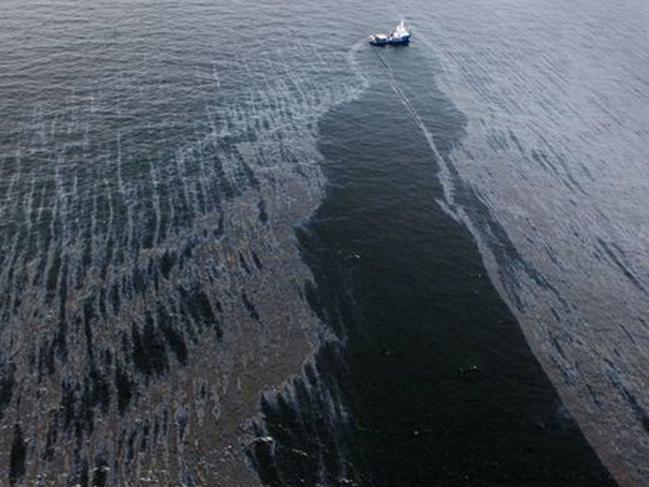 Şili'de 40 bin litre akaryakıt denize döküldü