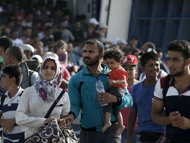 BM: Binlerce kişi Türkiye sınırına doğru kaçtı