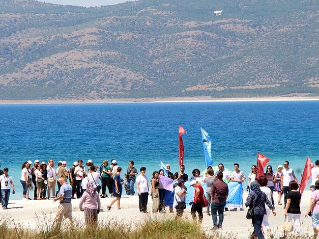 CHP'den Salda Gölü eylemi: Salda'ya dokunma!
