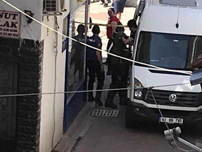'Polise teslim edin' yazılı çuvaldan lav silahı ile el bombaları çıktı