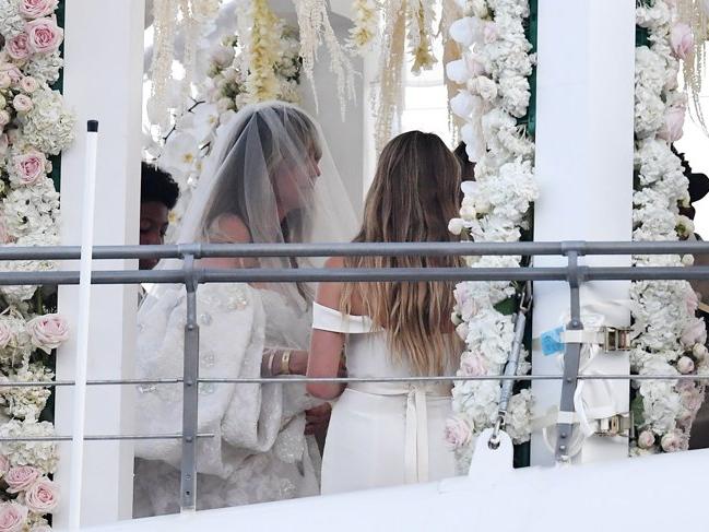 Heidi Klum Tom Kaulitz ile evlendi, gelinliği beğenilmedi