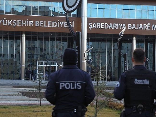 HDP'li 2 meclis üyesi görevden alındı