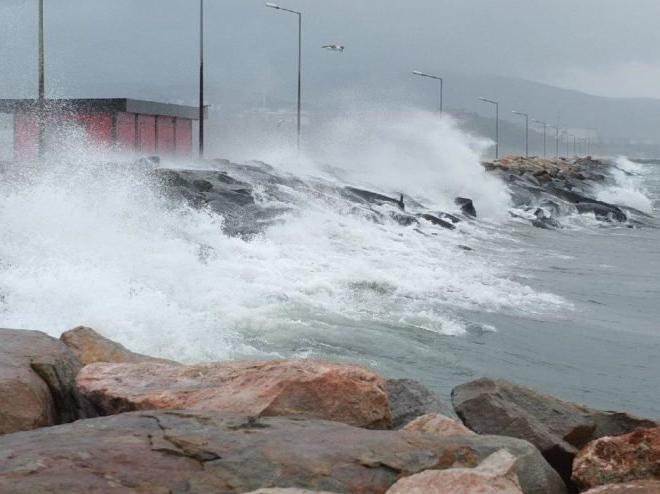 Marmara, Ege ve Karadeniz'de kuvvetli rüzgara dikkat! | Meteoroloji'den hava durumu uyarıları...