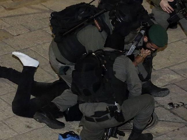 İsrail'den gece baskını: 23 Filistinli gözaltında!