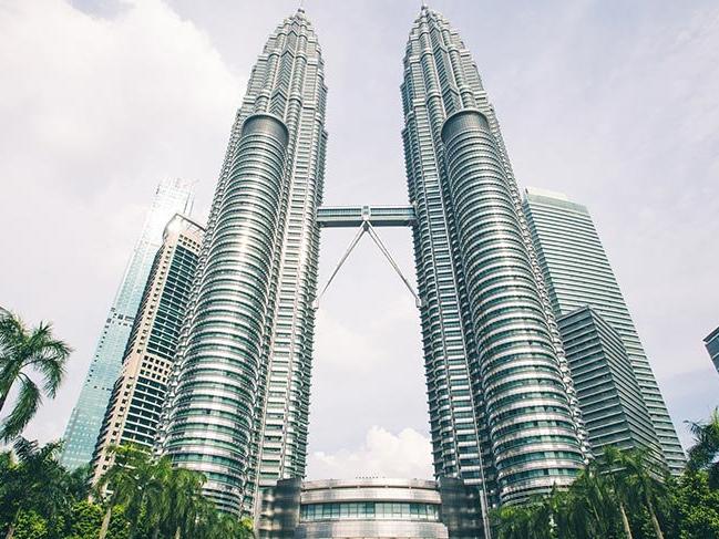 Kuala Lumpur'un sembol yapısı Petronas Kuleleri