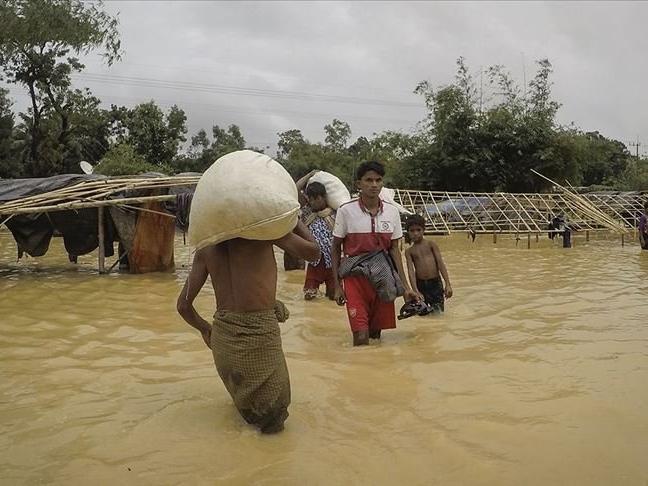 Myanmar'da sel 200 bin kişiyi yerinden etti