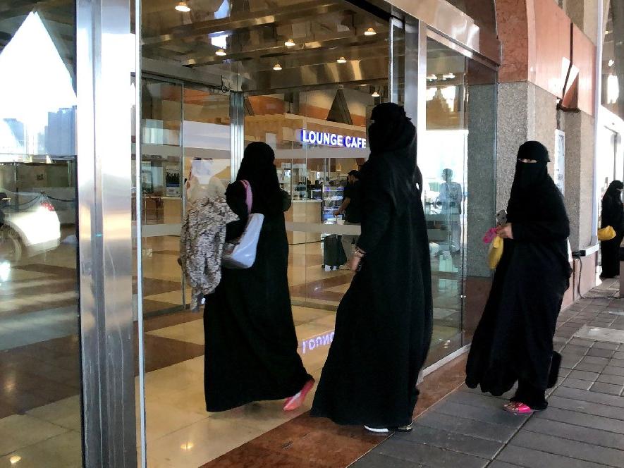 Suudi Arabistan'da bir ilk: Kadınlar artık...