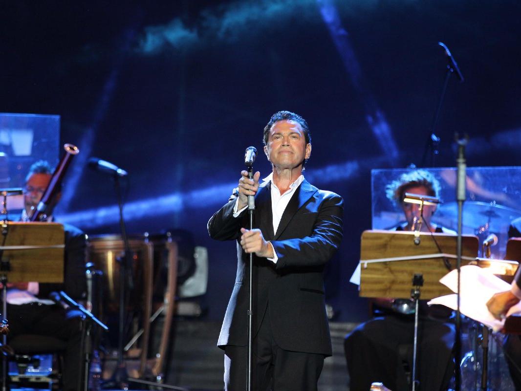 Ünlü tenor Mario Frangoulis, Çeşme'de müzik şöleni yaşattı