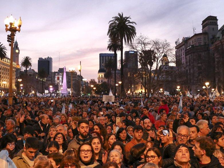 Arjantin'de halk devlet başkanına destek için sokağa döküldü