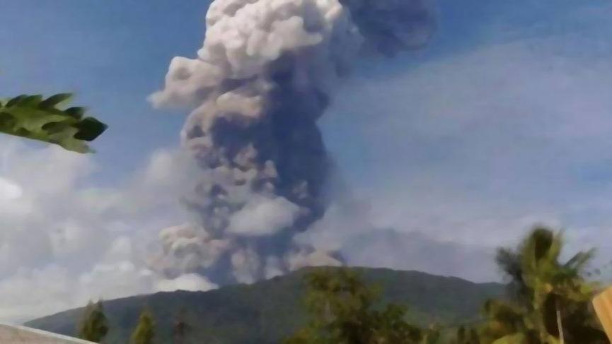 Japonya'da yanardağ patlaması