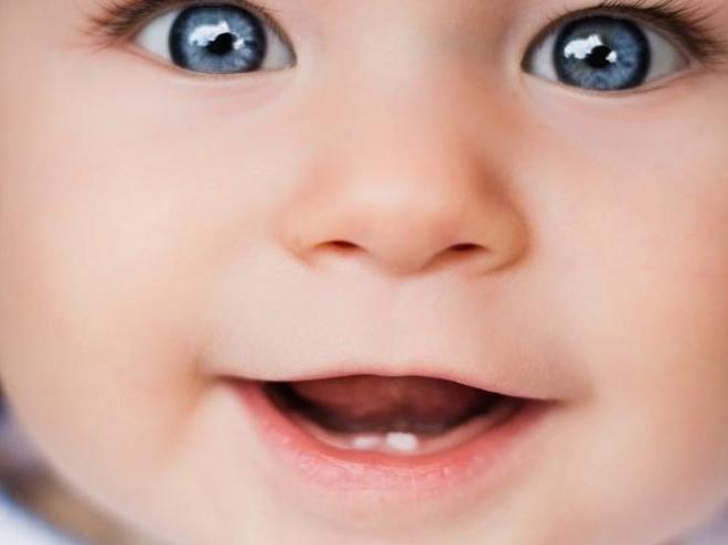Bebeklerde diş çıkarma ne kadar sürer? Ne iyi gelir?