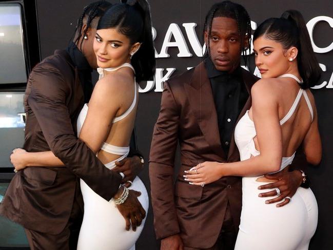 Kylie Jenner sevgilisi Travis Scott'u Look Mom I Can Fly galasında yalnız bırakmadı