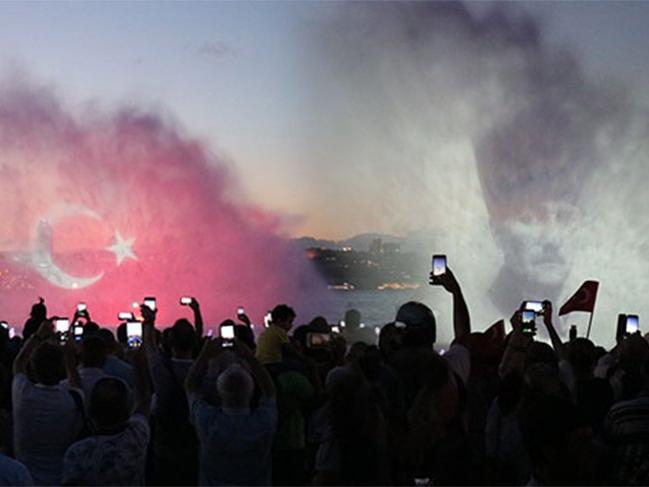 İstanbul'da zafer bayramı coşkusu!