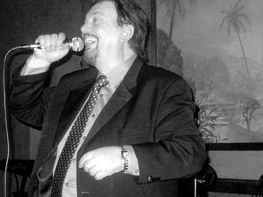 Ünlü şarkıcı 'Kral' Adiss hayatını kaybetti