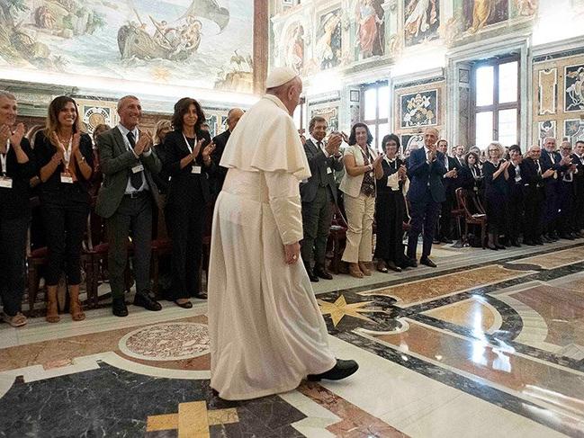 Papa, Vatikan'da aşırı harcamalardan şikayetçi
