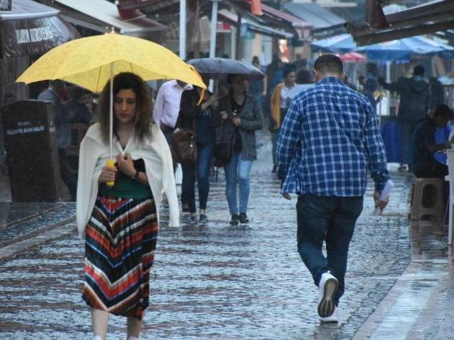 Meteoroloji’den İstanbul için sağanak yağış uyarısı: İşte hava durumu tahminleri…