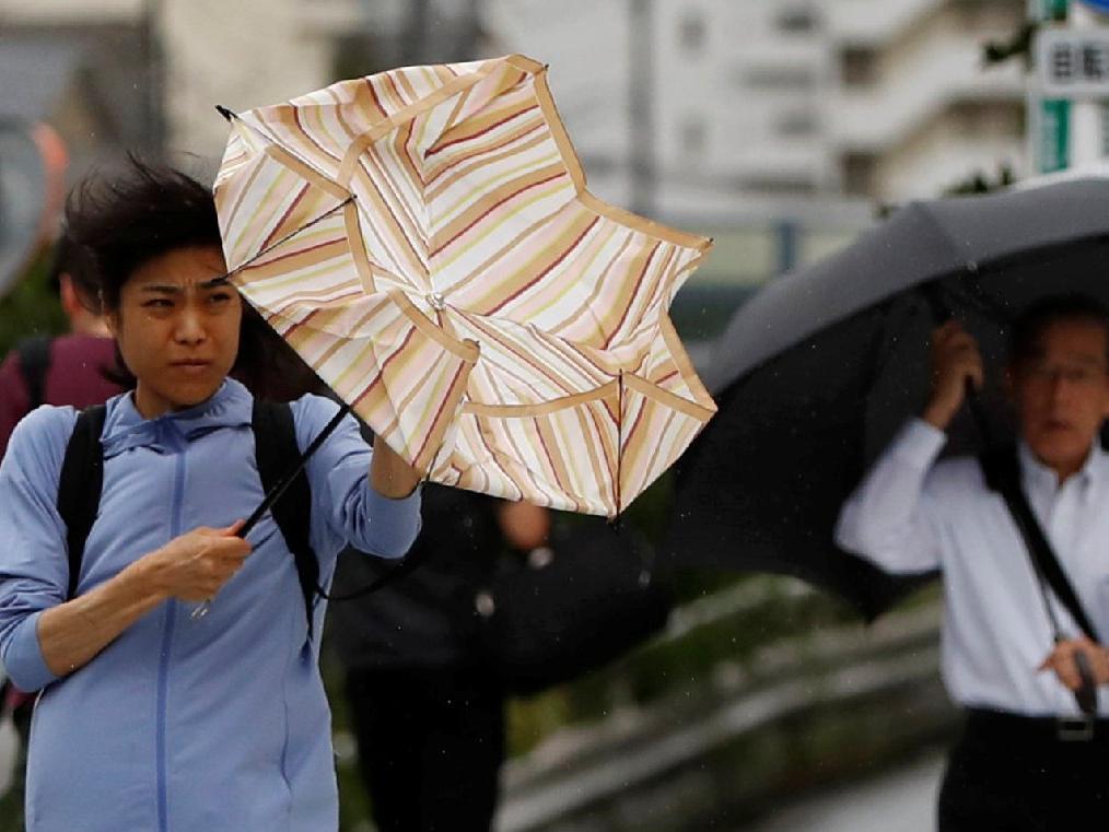 Japonya'yı tayfun vurdu: Ölü ve yaralılar var