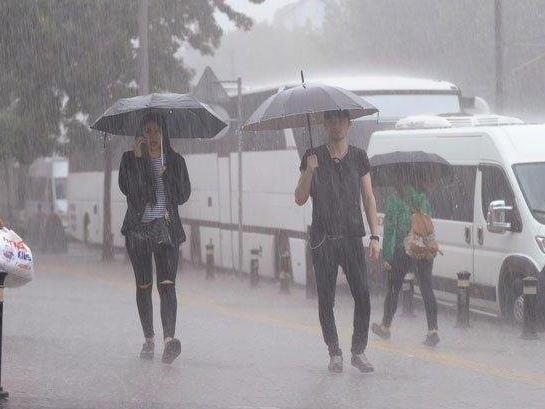 Meteoroloji’den İstanbul için sağanak yağış uyarısı! Yurtta hava durumu tahminleri...