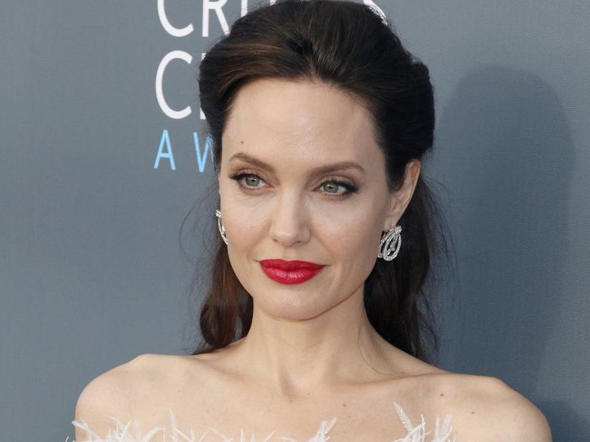 Angelina Jolie'nin oğlu Maddox, Brad Pitt ile ilgili sessizliği bozdu