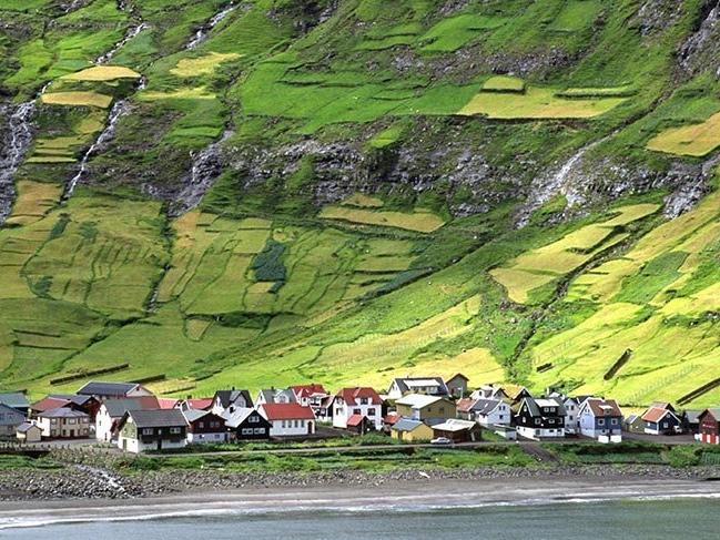 Yeşilin sayısız tonunu barındıran Faroe Adaları