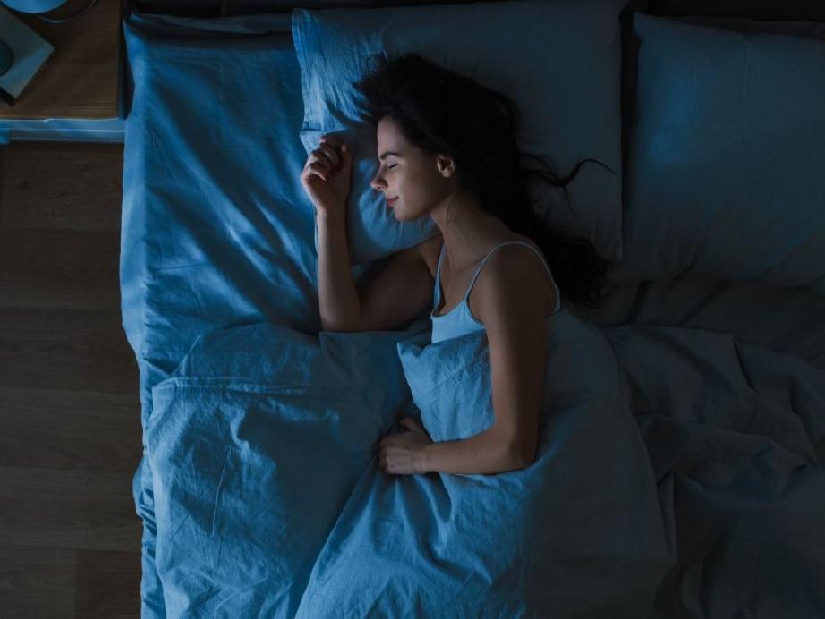 Uykuda terleme neden olur? Belirtileri ve tedavisi...